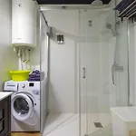 Modern In Carolinas شقة